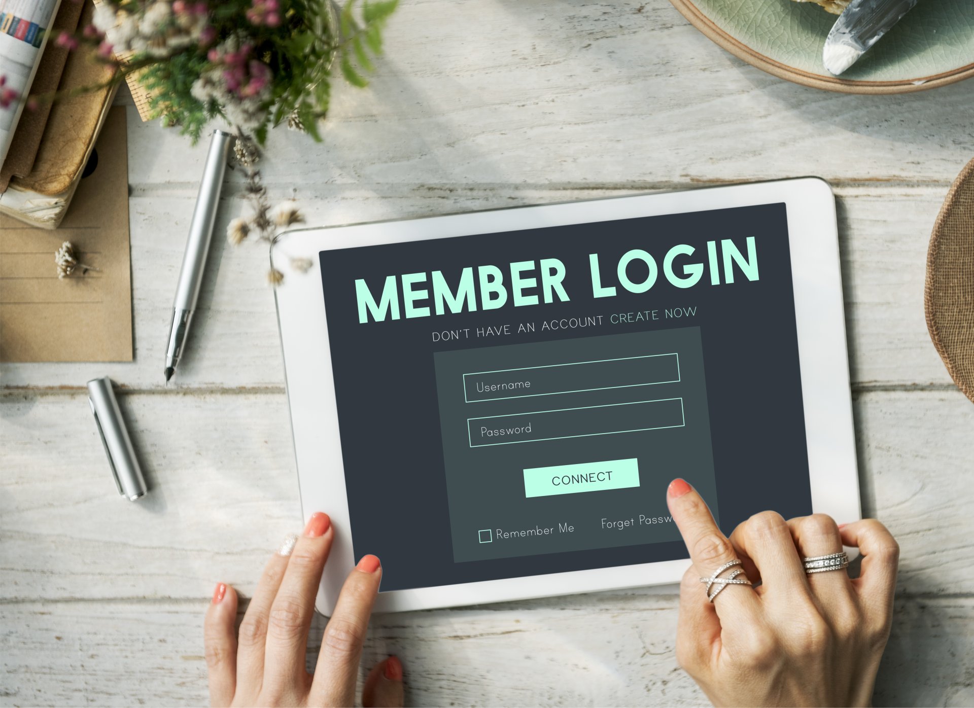 Ilustrační foto přihlášení na tabletu - GDPR kompletně a lidsky